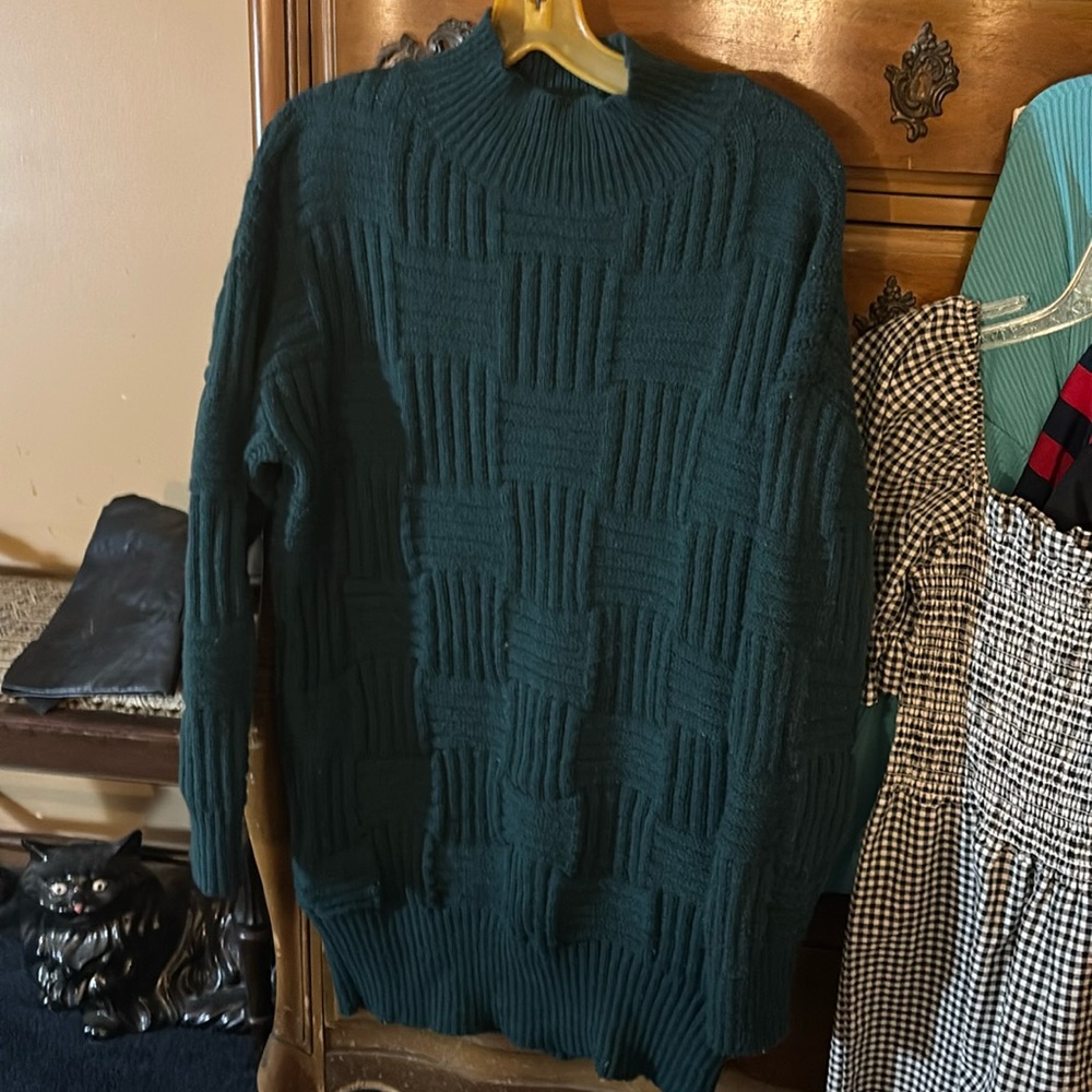 Like new worn once green SHEIN sweater dress perfect for Xmas! Medium